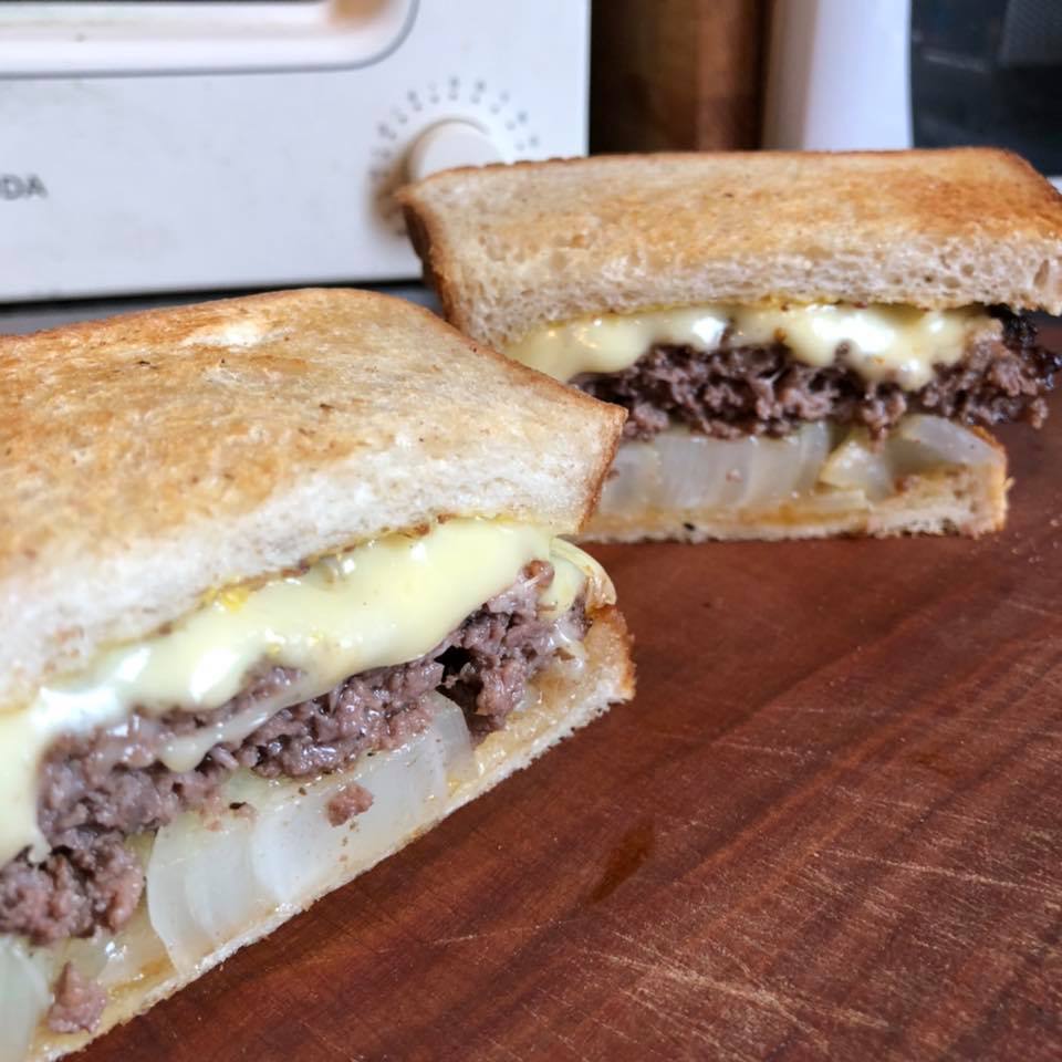 チーズバーグサンド(食パン) 1,200円